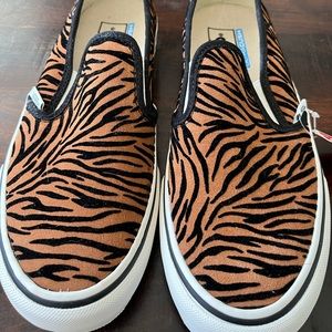 Cheetah Vans size 9. Never worn.